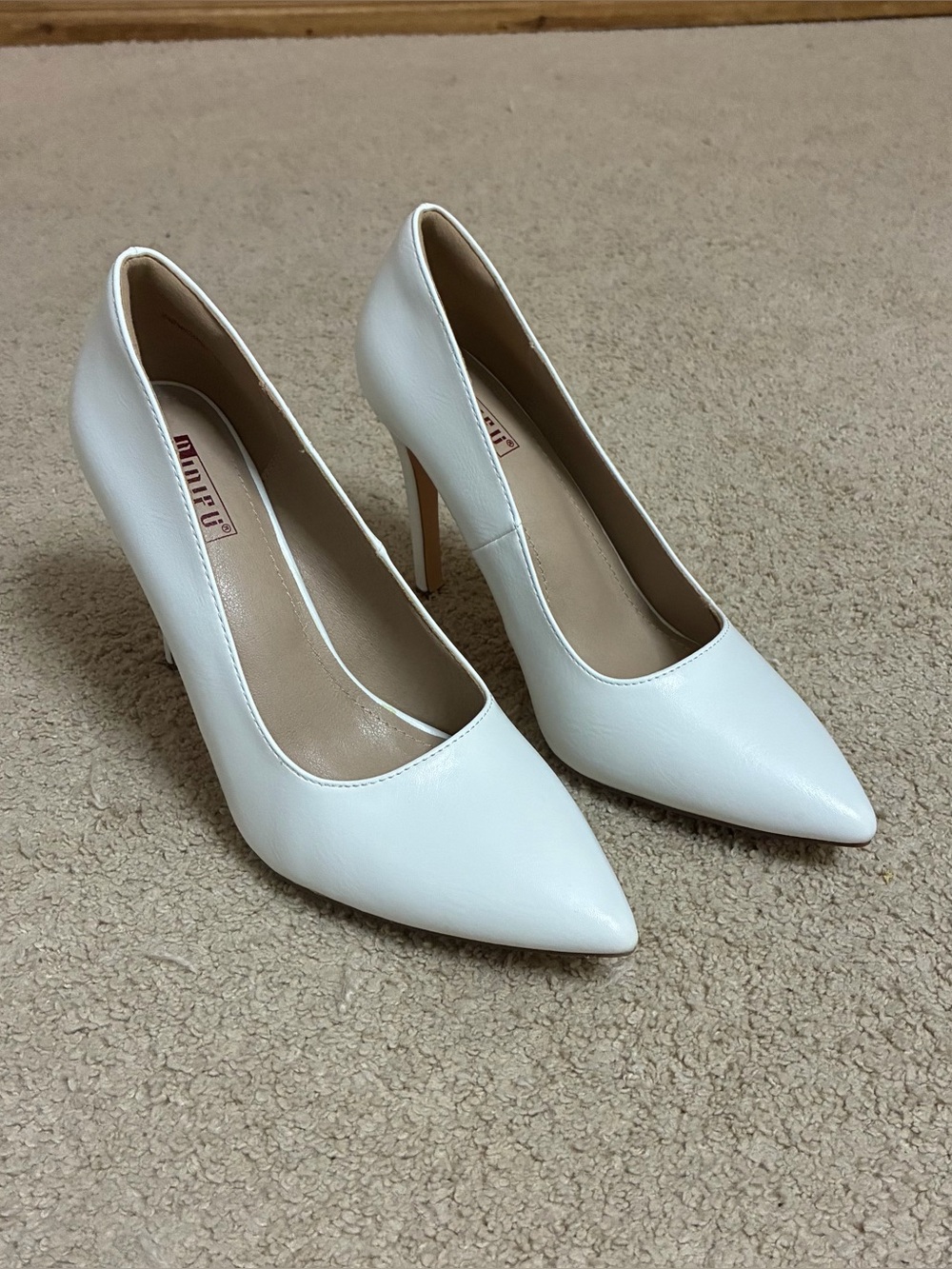IDIFU white pointed toe heels